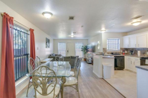 4 Mi to NRG Stadium Spacious Houston Townhome!